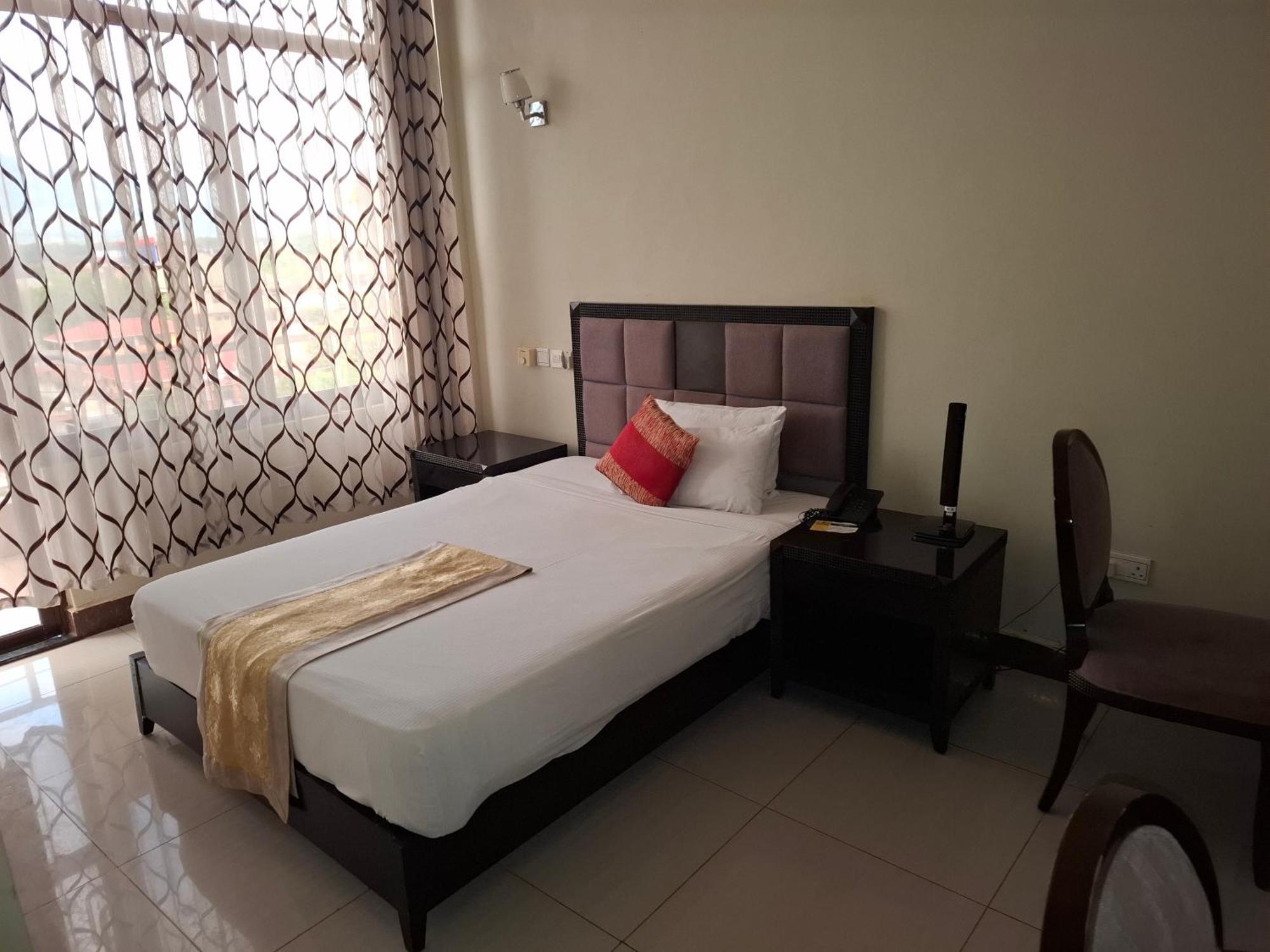 Flomi Hotel Morogoro Екстер'єр фото